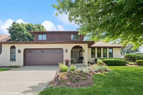 8307 Tudor Cir, Willow Springs, IL 60480