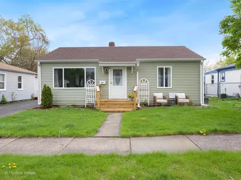 307 N Schubert St, Palatine, IL 60067
