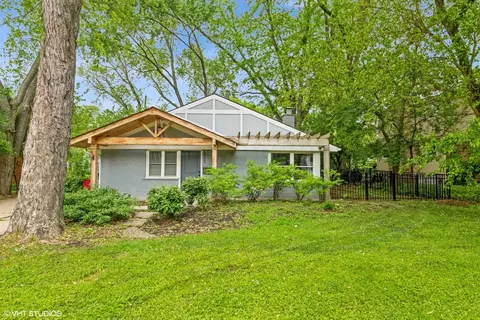 1715 Chesterfield Ave, Glen Ellyn, IL 60137