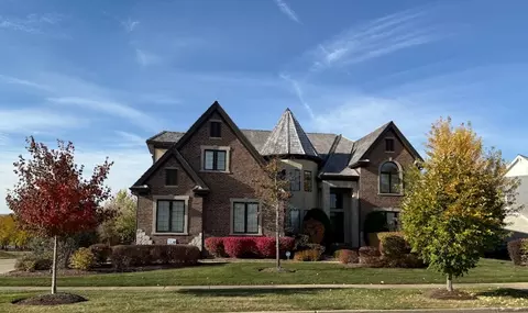 1860 Lake Charles Dr, Vernon Hills, IL 60061