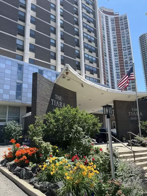 6145 N Sheridan Rd #27D, Chicago, IL 60660