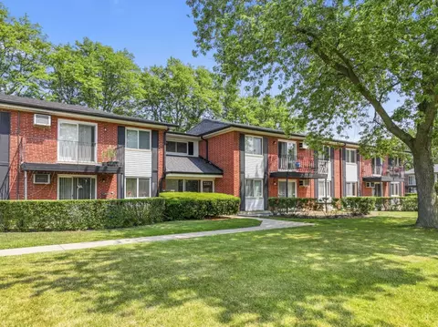 2319 E Olive St #1D, Arlington Heights, IL 60004