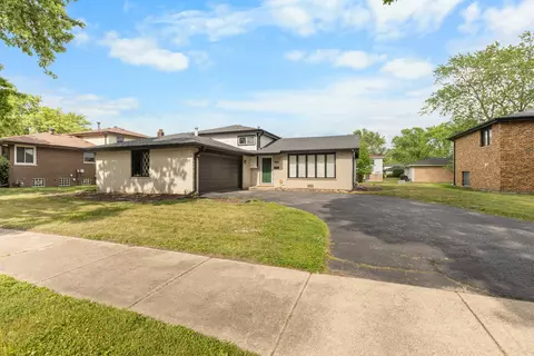 225 S Willow St, Glenwood, IL 60425