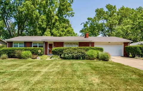 14 Grandview Dr, Normal, IL 61761
