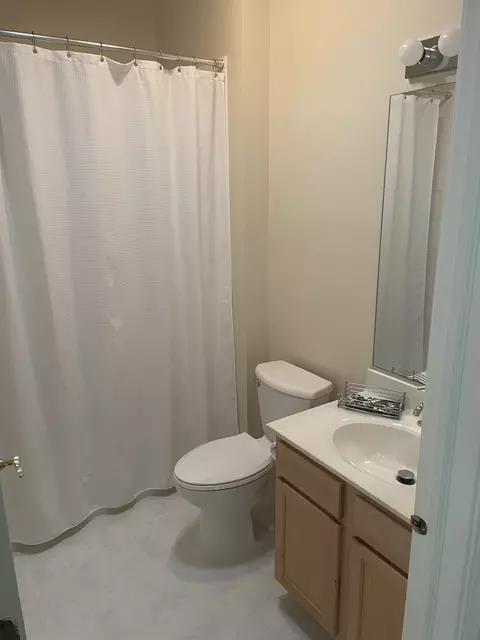 Bath - 21024 W Walnut Ln, Plainfield, IL 60544 photo 1 of 7
