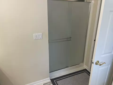 Bath - 21024 W Walnut Ln, Plainfield, IL 60544 photo 6 of 7