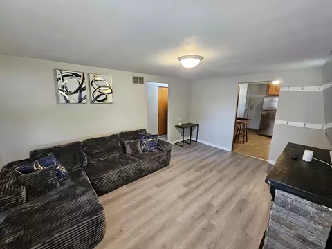 129 S Commonwealth Ave, Elgin, IL 60123 photo 2
