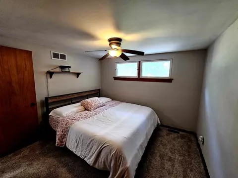 129 S Commonwealth Ave, Elgin, IL 60123 photo 9