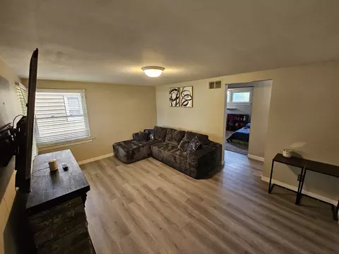 129 S Commonwealth Ave, Elgin, IL 60123 photo 3