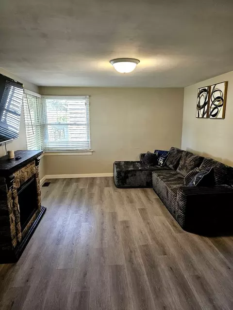 129 S Commonwealth Ave, Elgin, IL 60123 photo 5