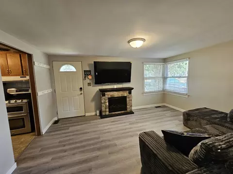 129 S Commonwealth Ave, Elgin, IL 60123 photo 4