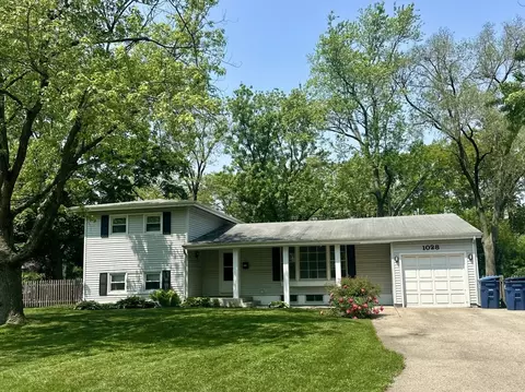 1028 Castlewood Ln, Deerfield, IL 60015