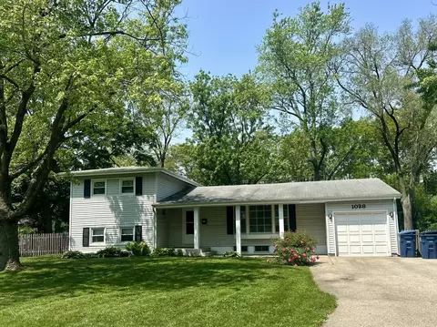1028 Castlewood Ln, Deerfield, IL 60015