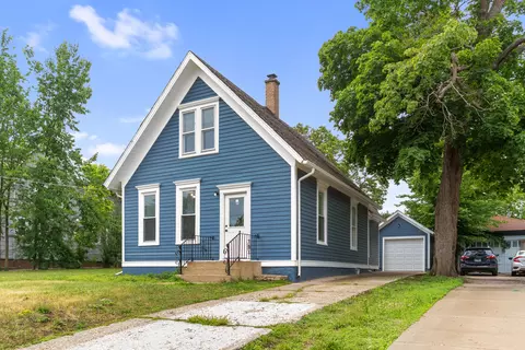 444 Villa St, Elgin, IL 60120