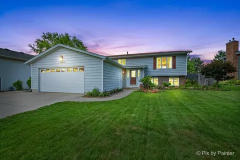 404 Kensington Dr, Mchenry, IL 60050