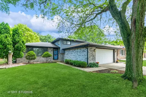218 Poston Rd, Willow Springs, IL 60480