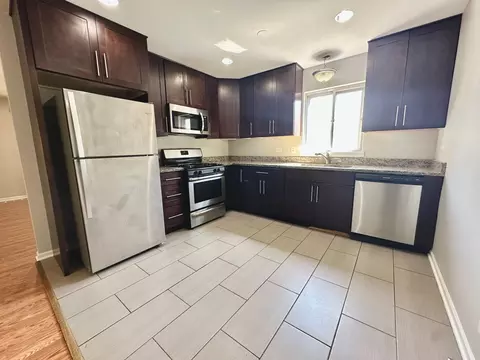 Kitchen - 899 Carl Ave, Elgin, IL 60120 photo 1 of 1