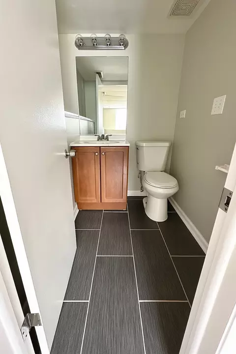 Bath - 899 Carl Ave, Elgin, IL 60120 photo 3 of 3