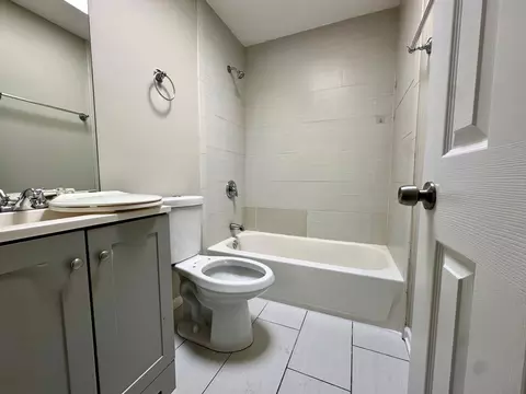 Bath - 899 Carl Ave, Elgin, IL 60120 photo 1 of 3
