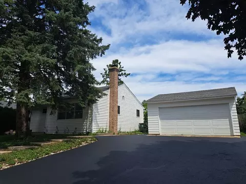218 Wellington Ave, Mundelein, IL 60060