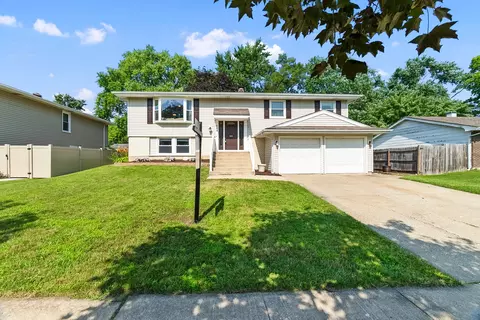 149 Springhill Dr, Bolingbrook, IL 60440