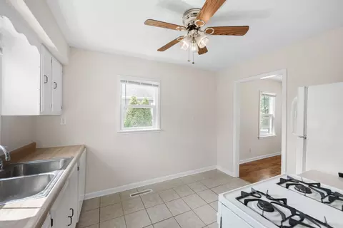 Kitchen - 520 N 10th Ave, Kankakee, IL 60901 photo 4 of 4