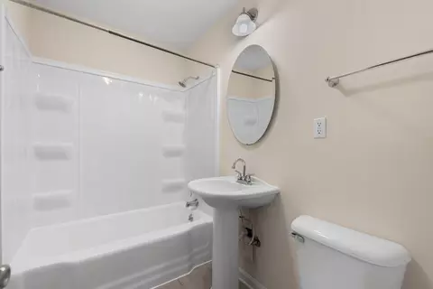 Bath - 520 N 10th Ave, Kankakee, IL 60901 photo 1 of 1