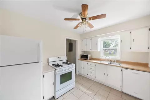 Kitchen - 520 N 10th Ave, Kankakee, IL 60901 photo 1 of 4