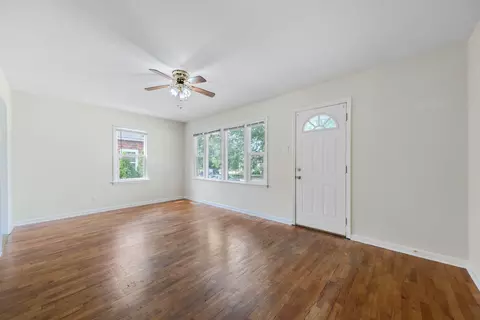 Living - 520 N 10th Ave, Kankakee, IL 60901 photo 1 of 4