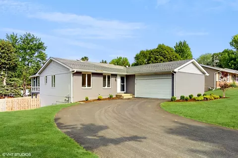 10607 Mathew St, Huntley, IL 60142