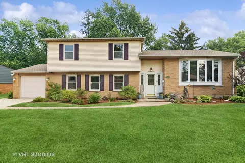 1501 E Dorothy Dr, Palatine, IL 60074