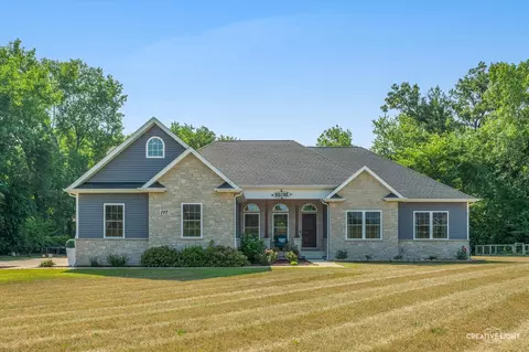 117 Belle Rive Dr, Millington, IL 60537