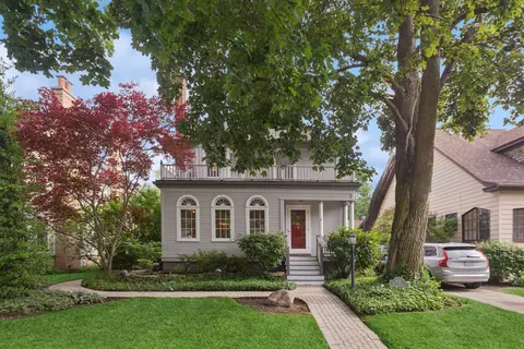 611 Lake Ave, Wilmette, IL 60091