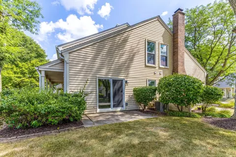 Exterior - 601 College Xing, Rolling Meadows, IL 60008 photo 3 of 5