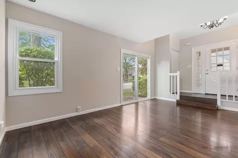 Living - 601 College Xing, Rolling Meadows, IL 60008 photo 3 of 3