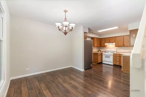 Dining - 601 College Xing, Rolling Meadows, IL 60008 photo 1 of 3