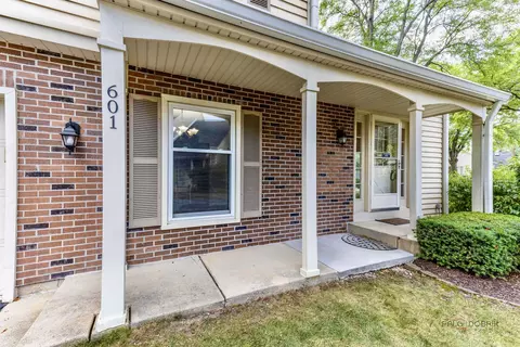 Exterior - 601 College Xing, Rolling Meadows, IL 60008 photo 2 of 5