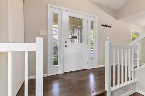 Entry Way - 601 College Xing, Rolling Meadows, IL 60008 photo 1 of 2