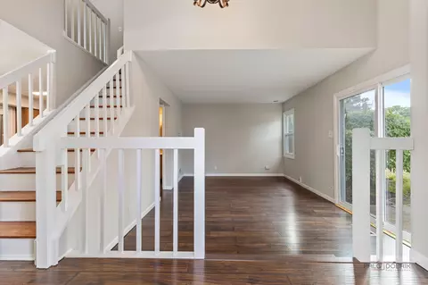 Living - 601 College Xing, Rolling Meadows, IL 60008 photo 1 of 3