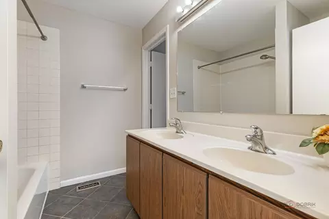 Bath - 601 College Xing, Rolling Meadows, IL 60008 photo 3 of 4
