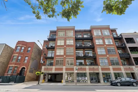 3260 N Clark St #202, Chicago, IL 60657