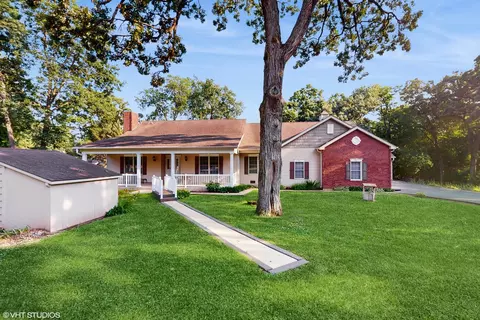 1513 Berwyn St, Spring Grove, IL 60081
