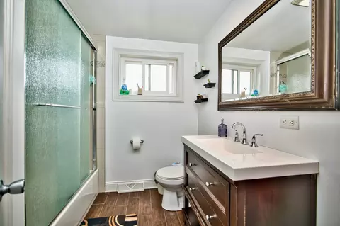 9666 Lois Dr #D, Des Plaines, IL 60016 photo 23