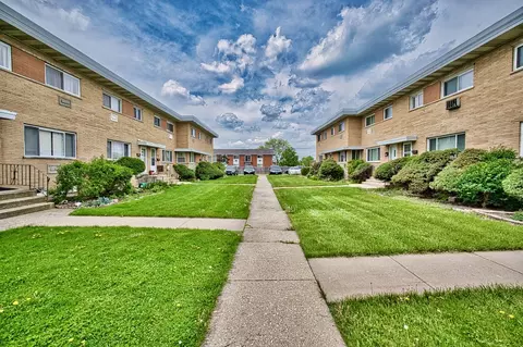 9666 Lois Dr #D, Des Plaines, IL 60016