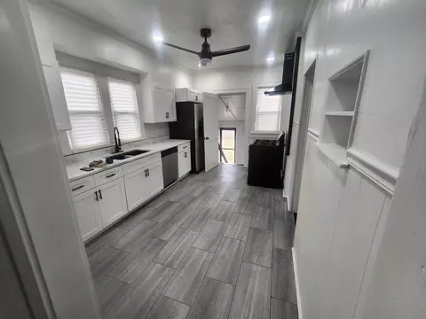 Entry Way - 1035 S Osborn Ave, Kankakee, IL 60901 photo 4 of 13