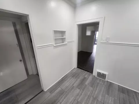 Entry Way - 1035 S Osborn Ave, Kankakee, IL 60901 photo 8 of 13