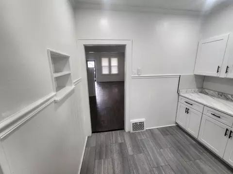 Entry Way - 1035 S Osborn Ave, Kankakee, IL 60901 photo 7 of 13