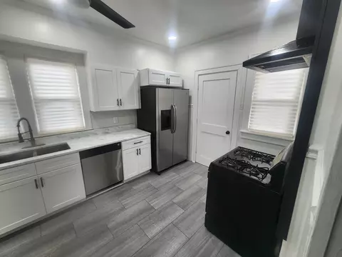Kitchen - 1035 S Osborn Ave, Kankakee, IL 60901 photo 2 of 7
