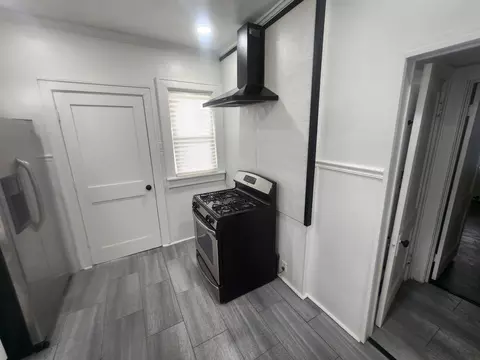 Entry Way - 1035 S Osborn Ave, Kankakee, IL 60901 photo 10 of 13