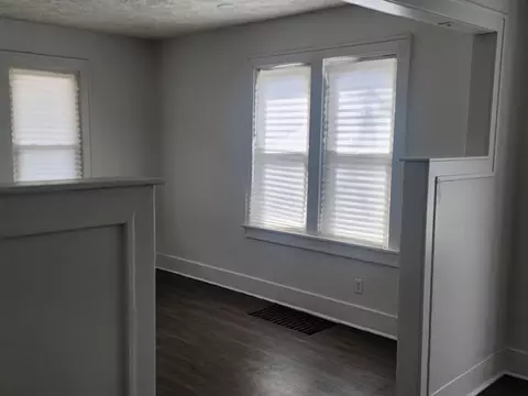 Living - 1035 S Osborn Ave, Kankakee, IL 60901 photo 4 of 4